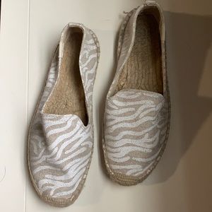 Soludos slip ons